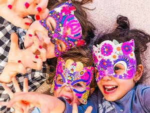 Hur karneval! Alebo ak karnevalov kostmy a masky pre nae deti?