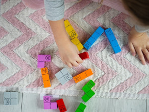 pecilna pedagogika: Vzdelvanie hravo a zbavne